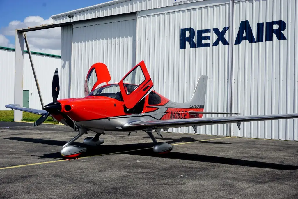 Cirrus SR22 N416CE operated by RexAir, exterior
