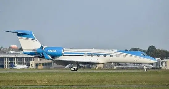 Gulfstream G550 N424EA operated by Liberty Jet, exterior