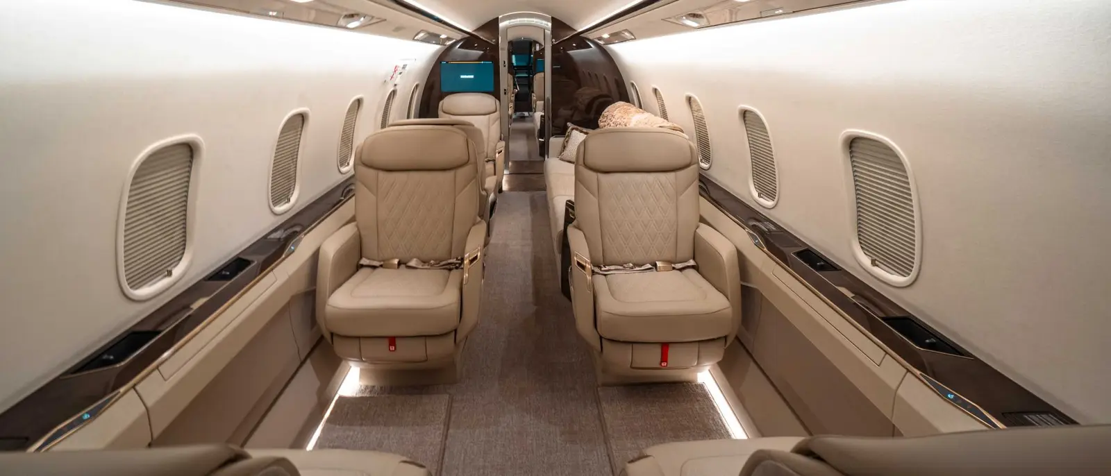 Bombardier Challenger 3500 N435FG operated by The Flightstar Corporation, exterior