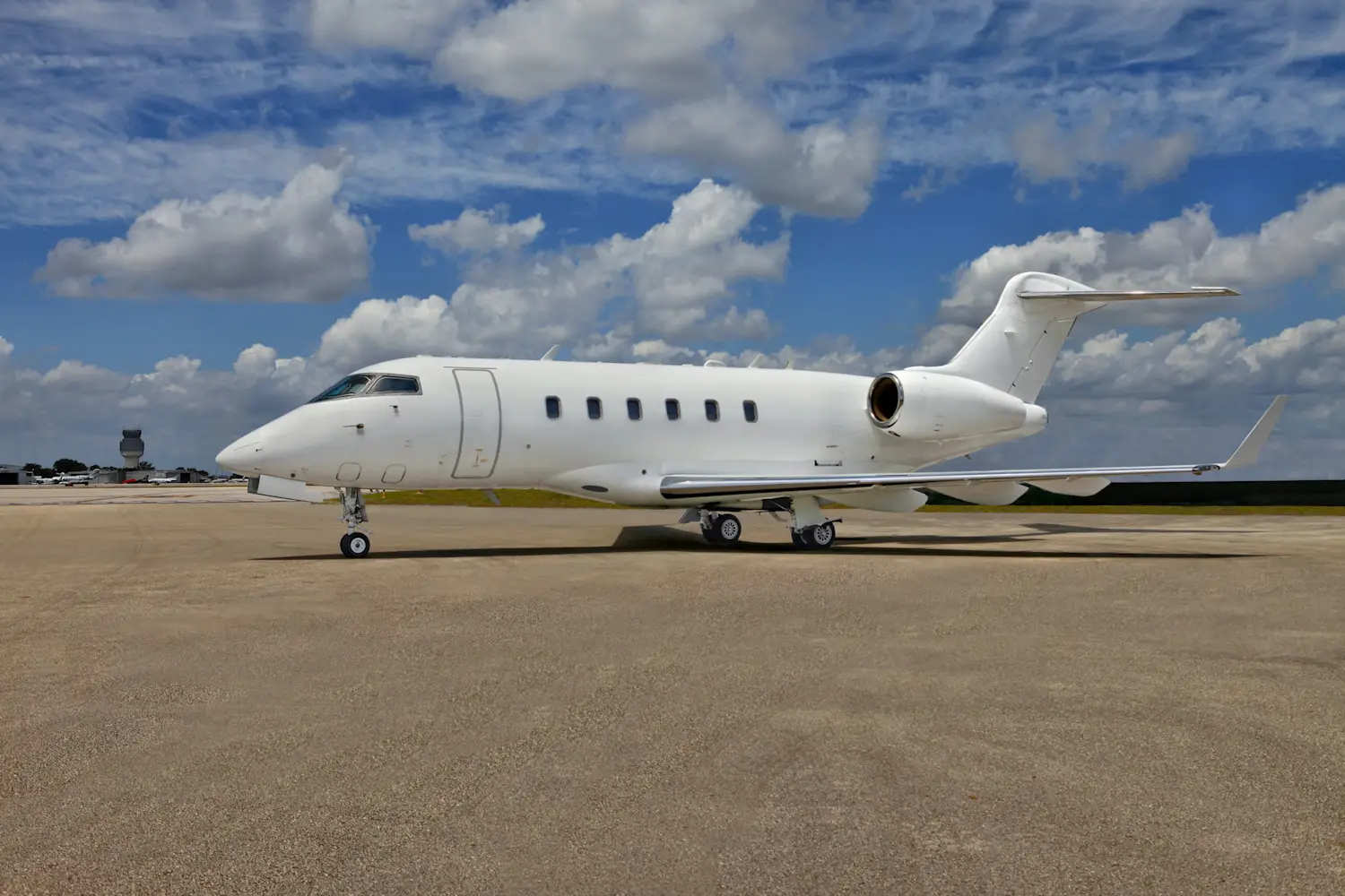 Bombardier Challenger 300 N555FX operated by Baker Aviation, LLC, exterior