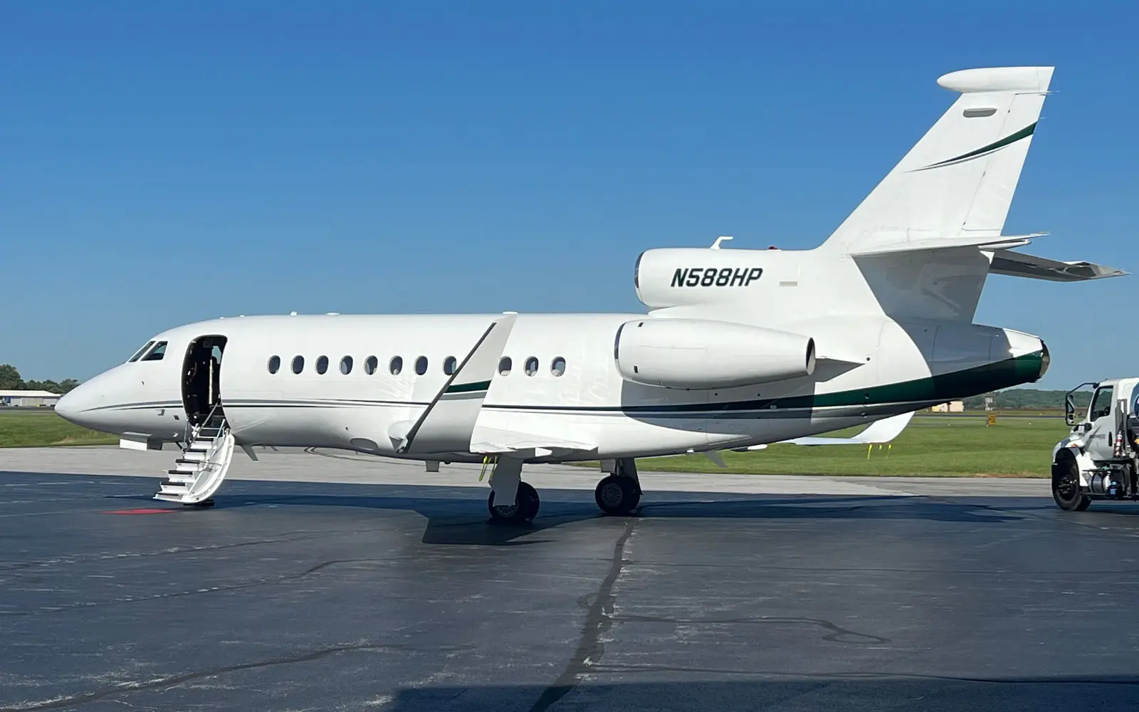 Dassault Falcon 900LX N588HP operated by FlyAdvanced Aviation Group, exterior