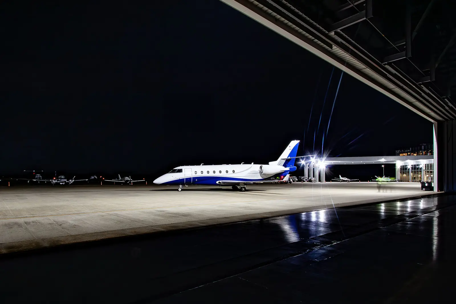Gulfstream G200 N716JW operated by Wing Aviation Charter Services LLC, exterior