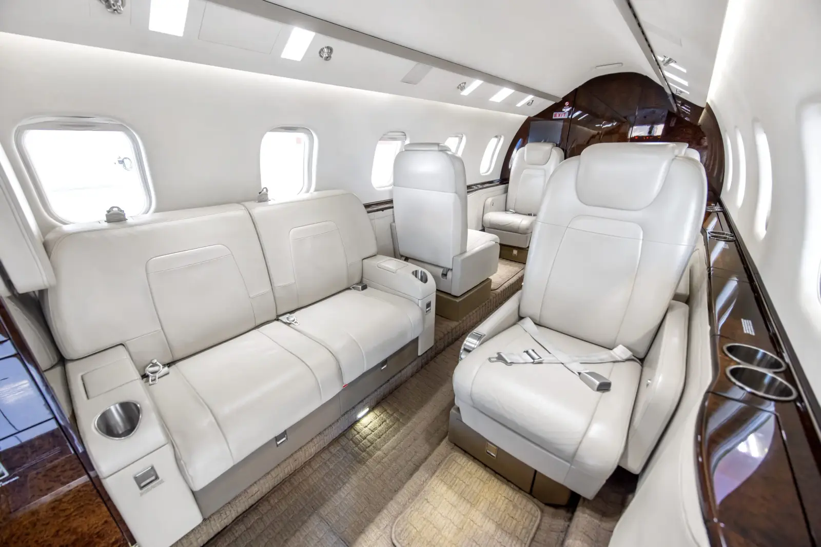 Bombardier Learjet 60XR N723HC operated by Thrive Aviation, exterior