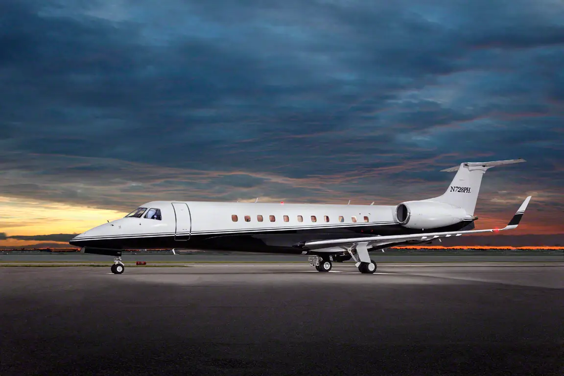 Embraer Legacy 600 N728PH operated by Alerion Aviation, exterior