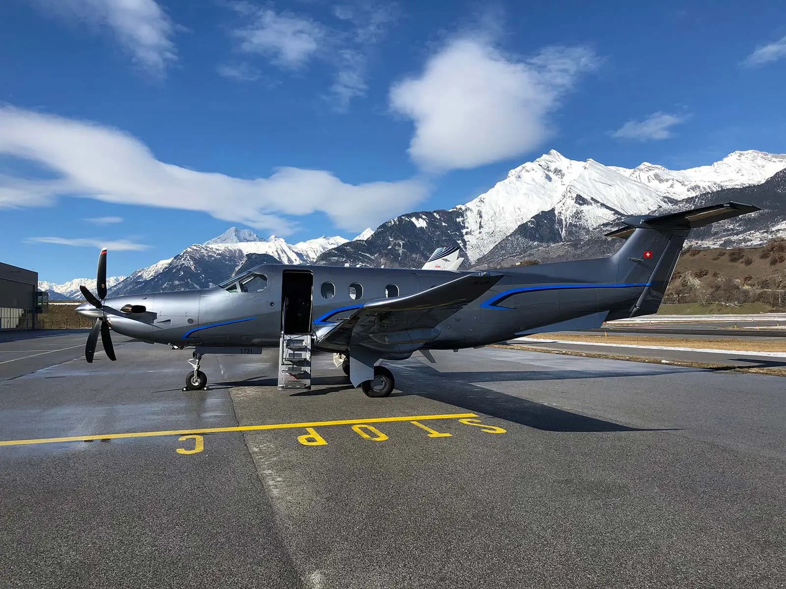 Pilatus PC-12/45 N731NG operated by AirSF Flight Service (McLean Aviation Services, Inc), exterior