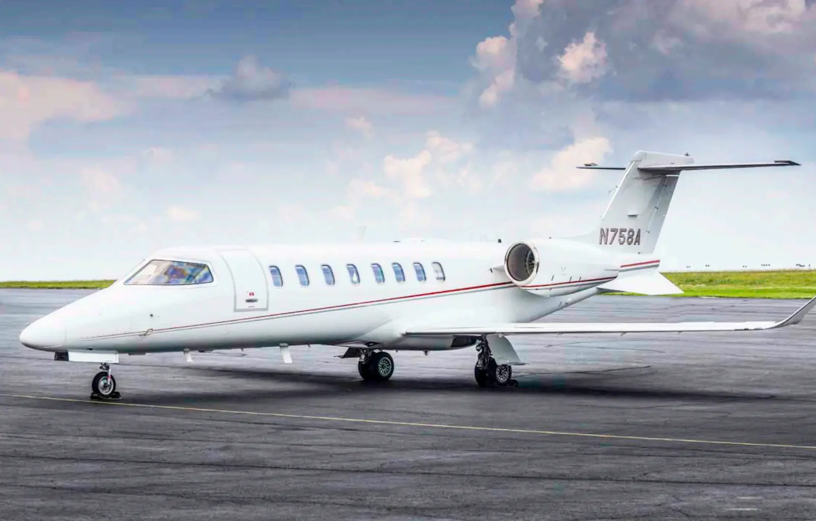 Bombardier Learjet 75 N758A operated by JetRight, exterior