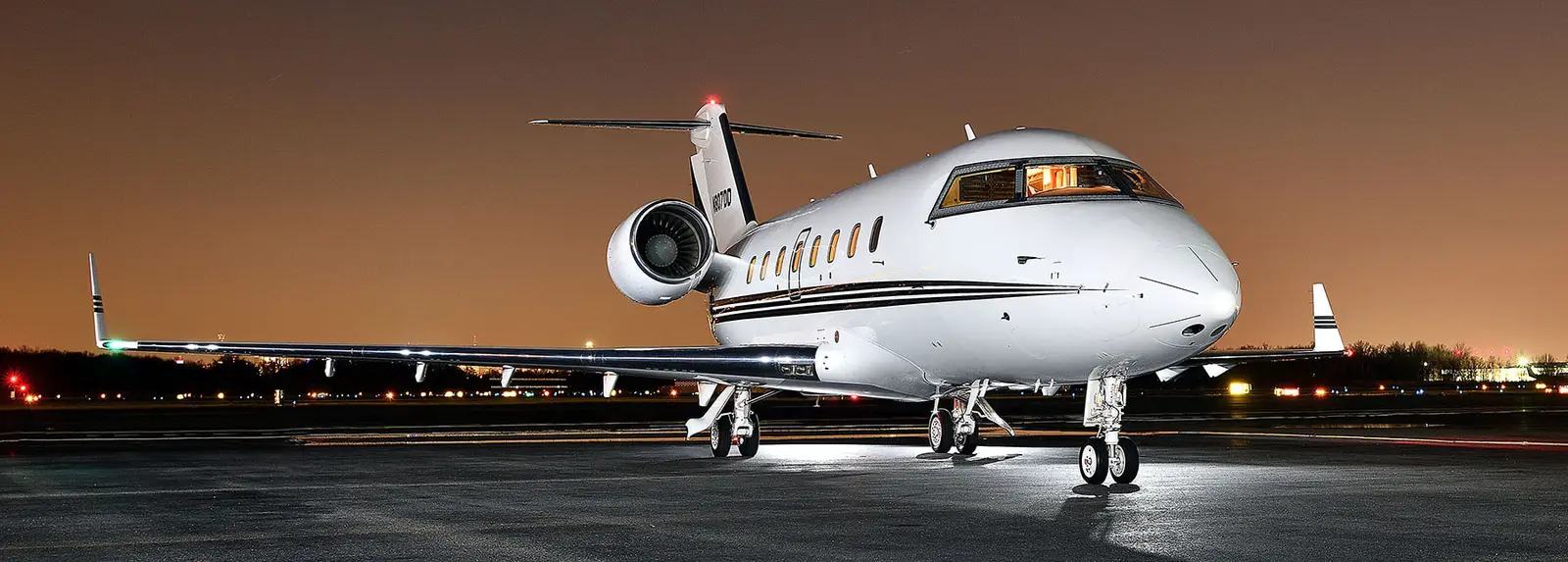Bombardier Challenger 601 N807DD operated by Worldwide Jet Charter, Inc., exterior