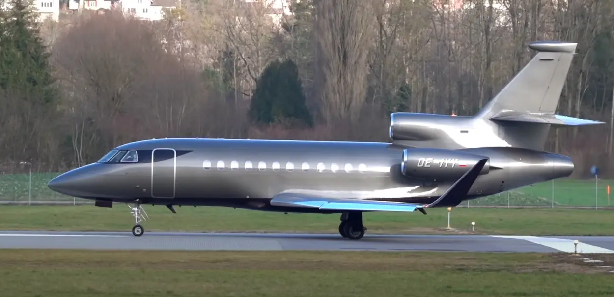 Dassault Falcon 900DX OE-IYY operated by Salzburg Jet Aviation GmbH, exterior