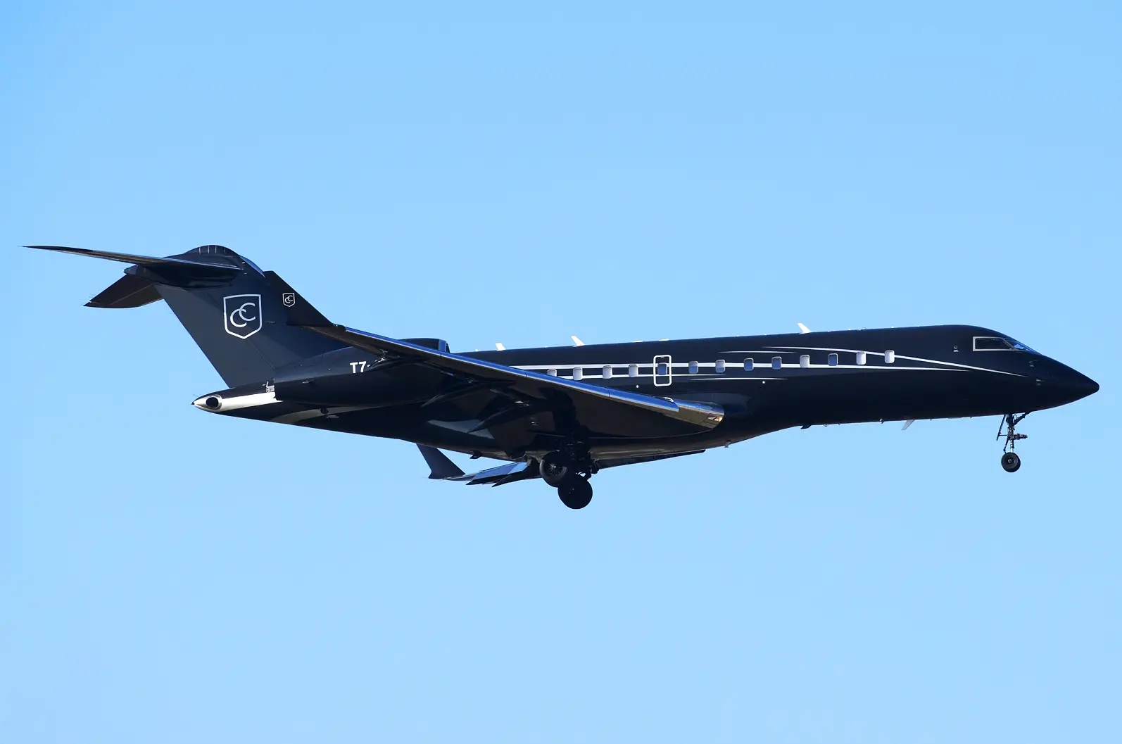 Bombardier Global Express T7-CLG operated by Jet Luxe, exterior