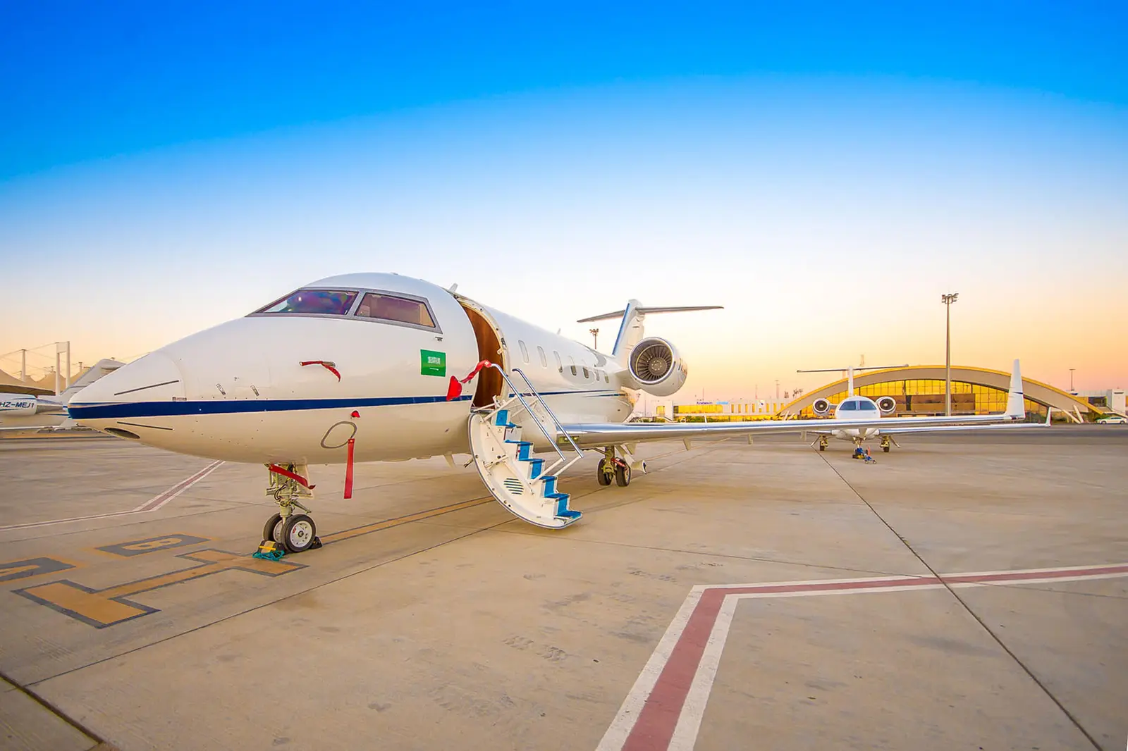 Bombardier Challenger 605 T7-DMA operated by Aviation Horizons Ltd., exterior