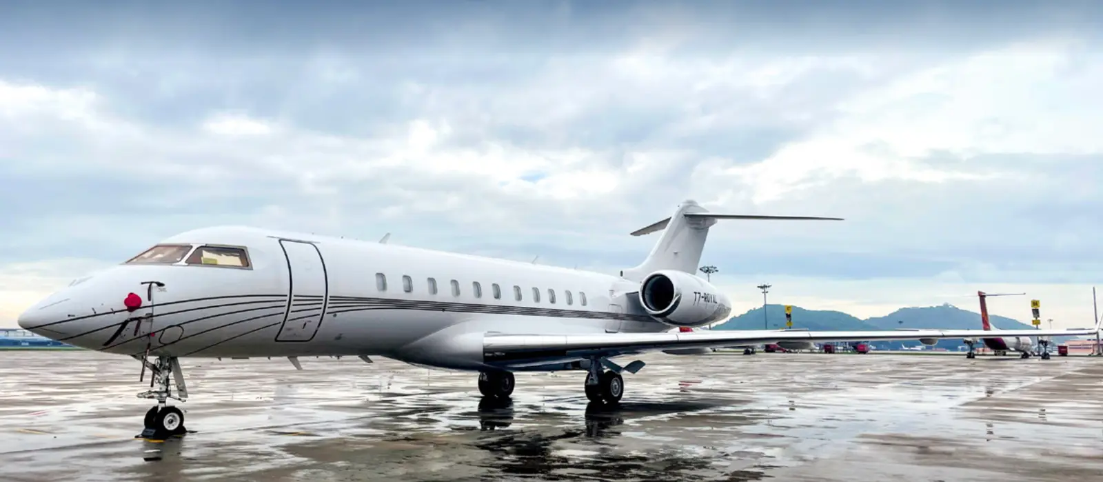 Bombardier Global 5000 T7-ROYAL operated by Jet Luxe, exterior