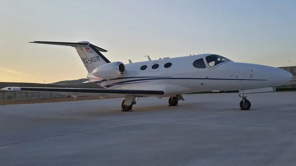 Avione Jet