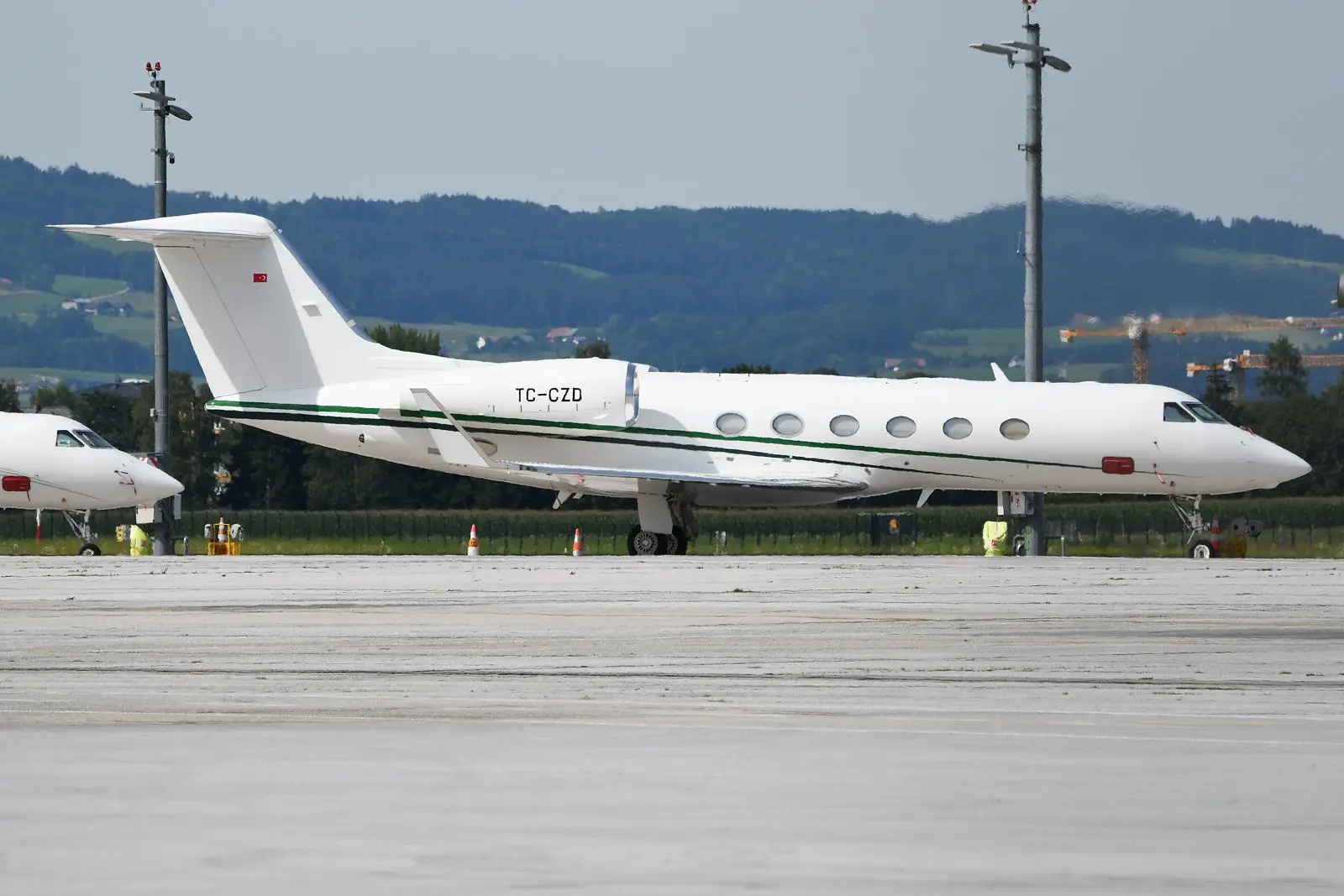 Gulfstream G450 TC-CZD operated by Genel Havacilik, exterior