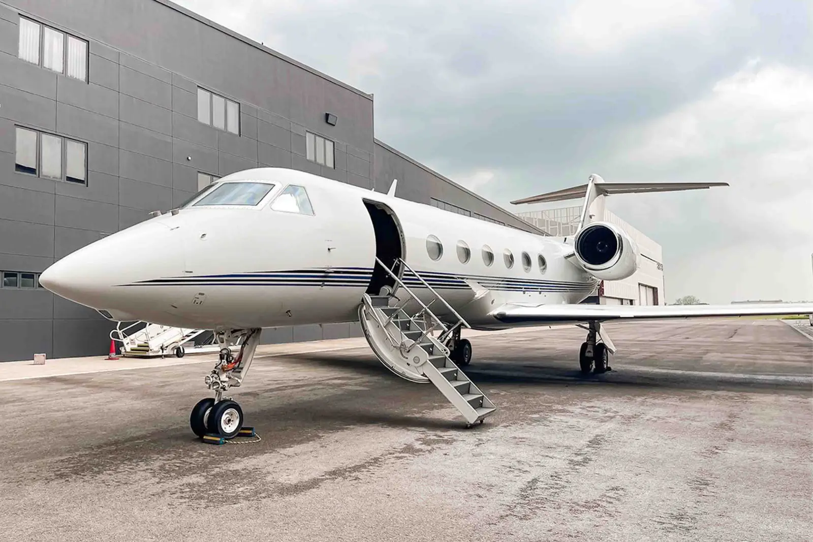 Gulfstream G450 VP-CWS operated by Luxaviation Asia, exterior