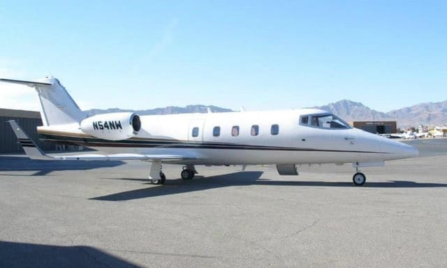 Learjet 55 N54NW