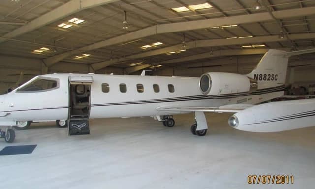 Learjet 35 N882SC