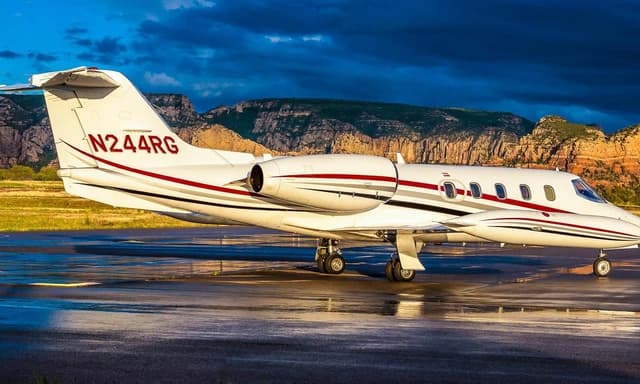 Learjet 35 N244RG