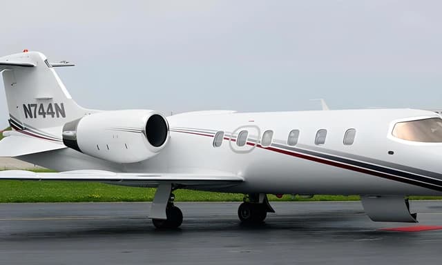 Learjet 31 N744N