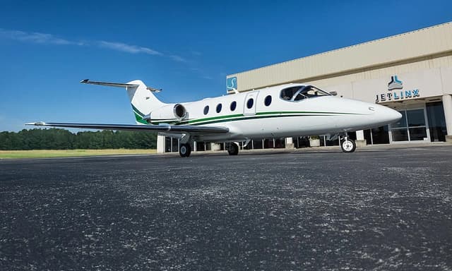 Hawker 400XP N732WB