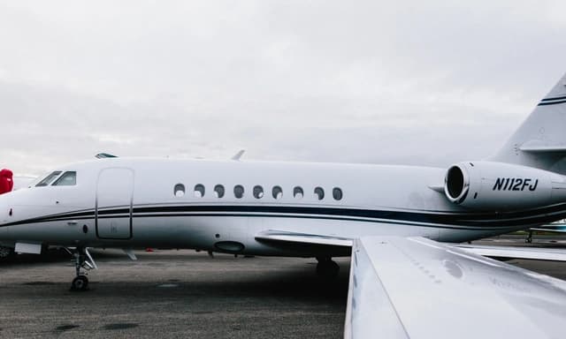 Falcon 2000 N112FJ