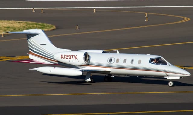 Learjet 35A N129TK