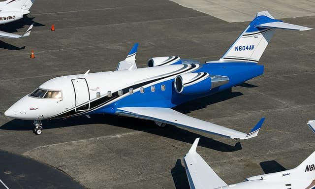 Challenger 604 N604AV