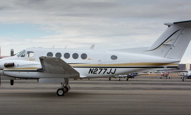 Saab 2000 N277JJ