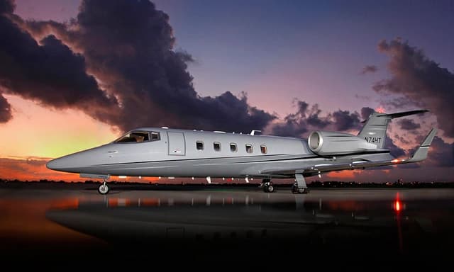 Learjet 60 N74HT