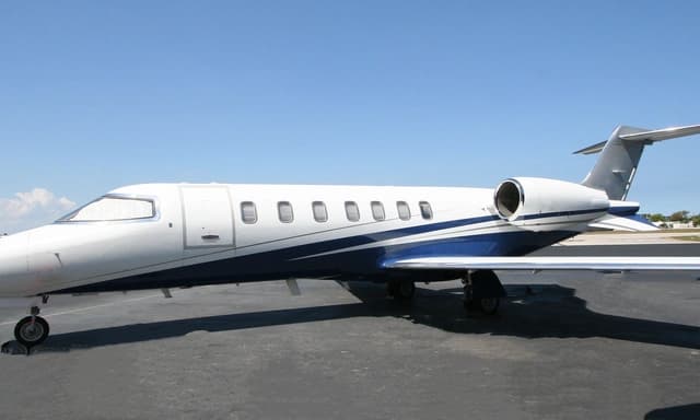 Learjet 40 N499GS