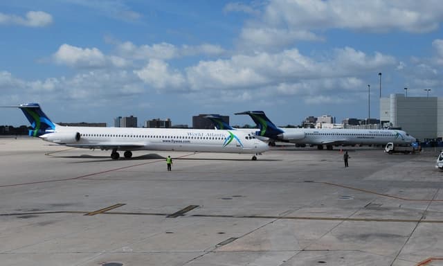 McDonnell Douglas MD-83 Executive N801WA