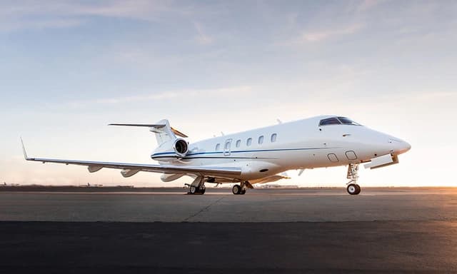Challenger 300 N283B