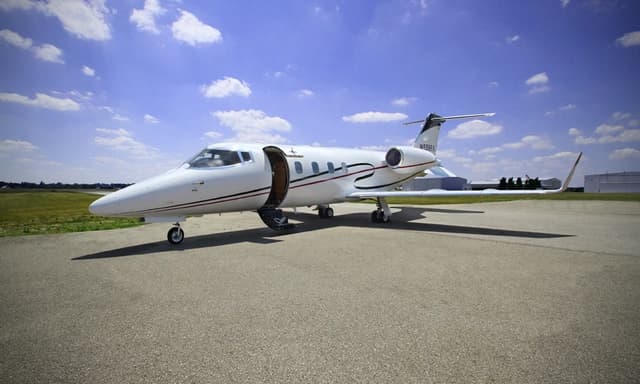 Learjet 55C N559RA