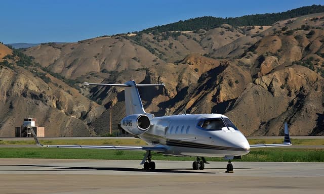 Learjet 55 N824MG