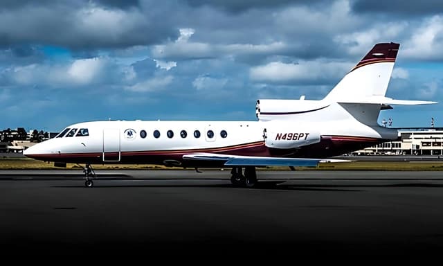 Falcon 50 N496ED