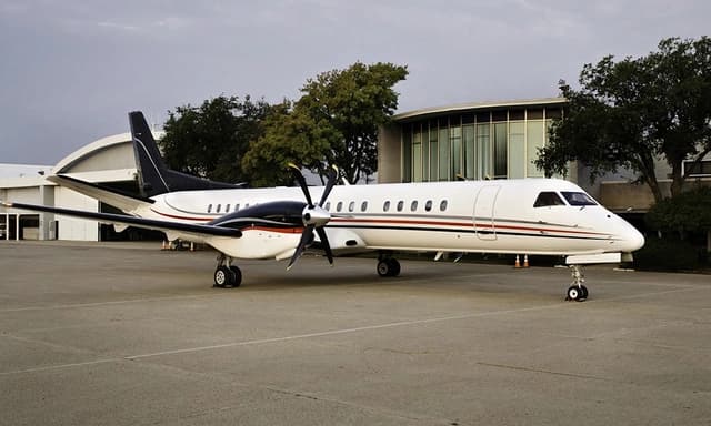 Saab 2000 N814BB