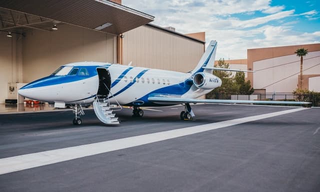 Falcon 2000 N770TM