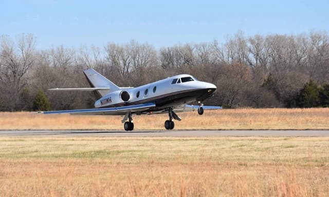 Falcon 10 N111WH