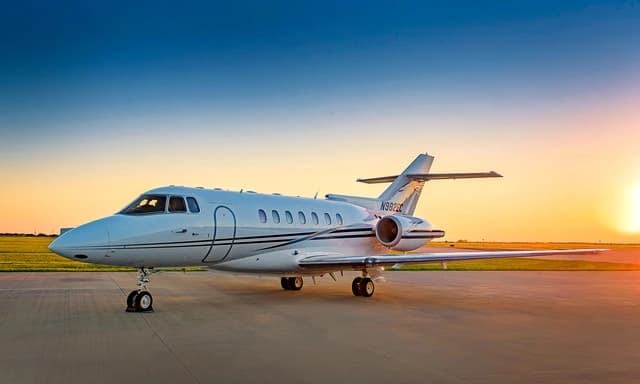 Hawker 1000 N982EC