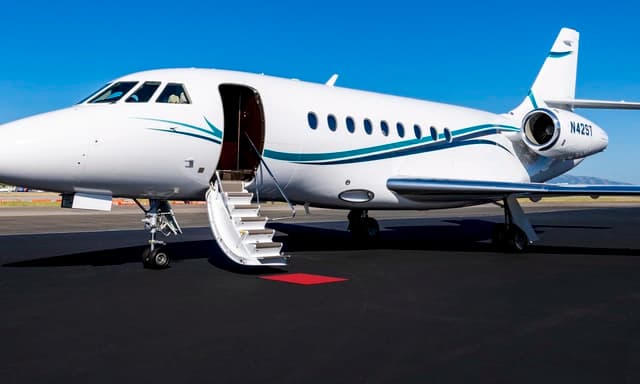 Falcon 2000 N42ST