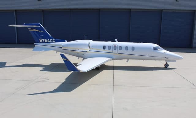 Learjet 40XR N784CC