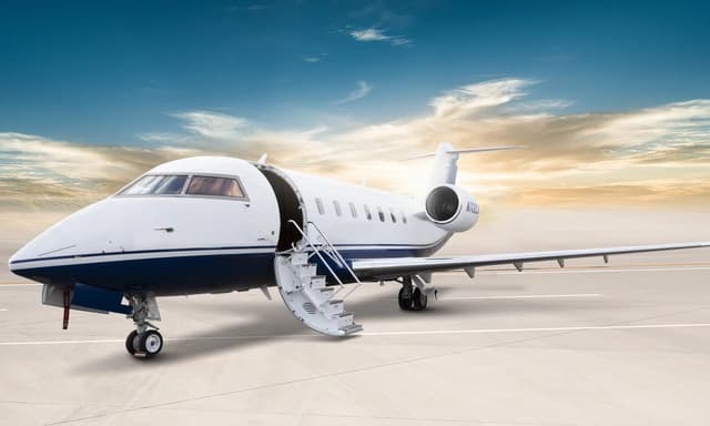 Challenger 605 N702LV