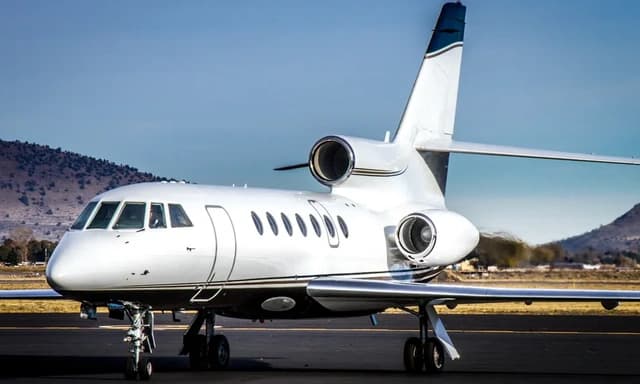 Falcon 50 N921ED