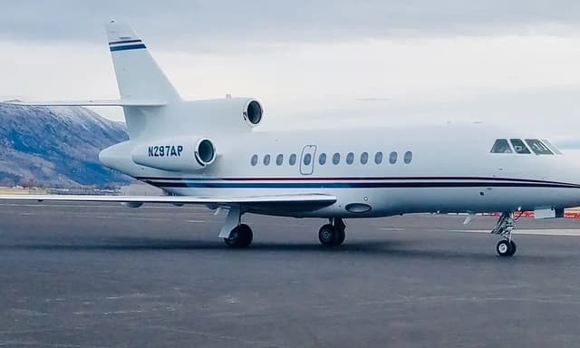Falcon 900 N297AP