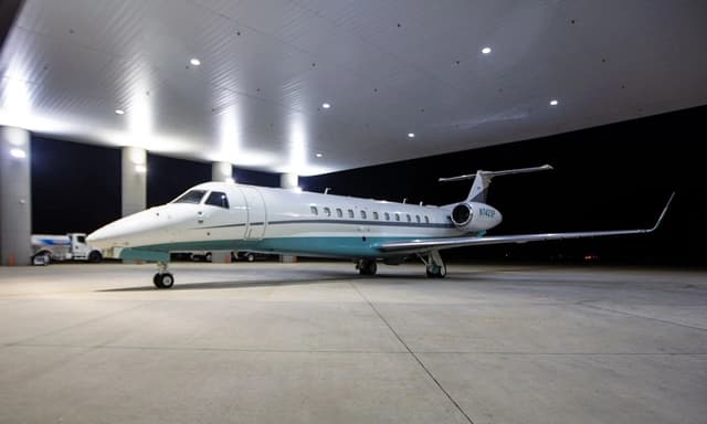 Embraer Legacy 650 N742SP