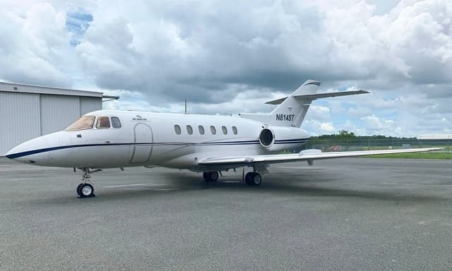 Hawker 800A N814ST