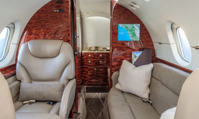 Hawker 850XP N806MC