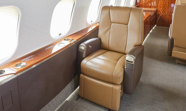 Global 5000 N989DM