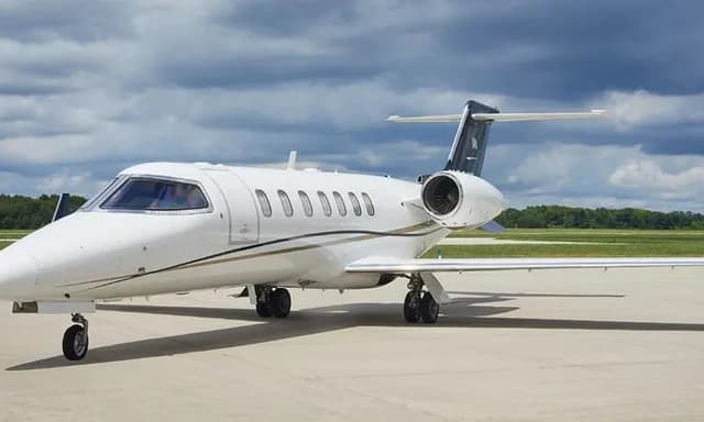 Learjet 40XR N90XR