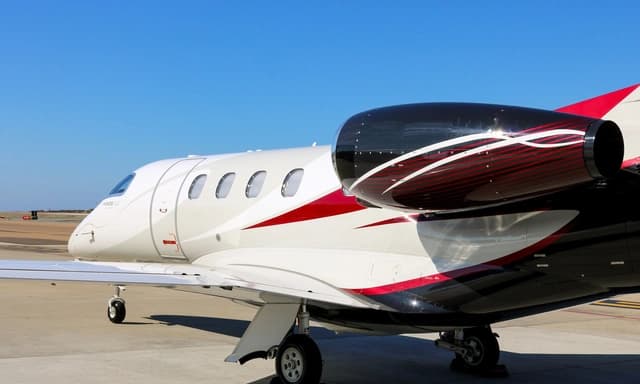 Embraer Phenom 300 N858EE