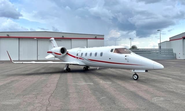 Learjet 60 N770BZ